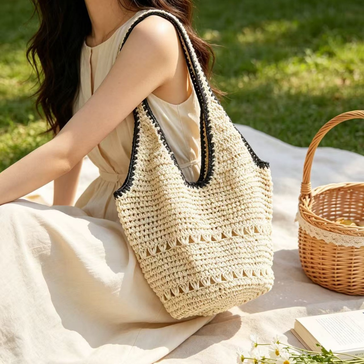 New Arrival Handwoven Paper Rope Tote Bag – Black-Trimmed Hollow Straw Shoulder Bag with Contrast Edging, A Spacious & Stylish Summer Essential for Beach, Commute & Everyday Life