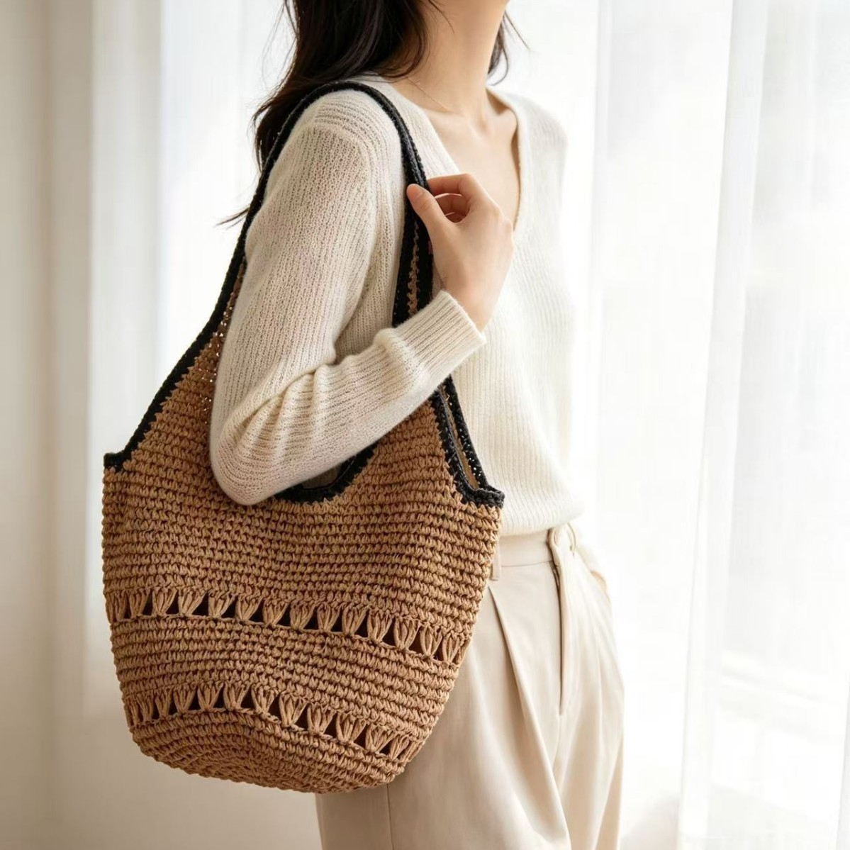 New Arrival Handwoven Paper Rope Tote Bag – Black-Trimmed Hollow Straw Shoulder Bag with Contrast Edging, A Spacious & Stylish Summer Essential for Beach, Commute & Everyday Life