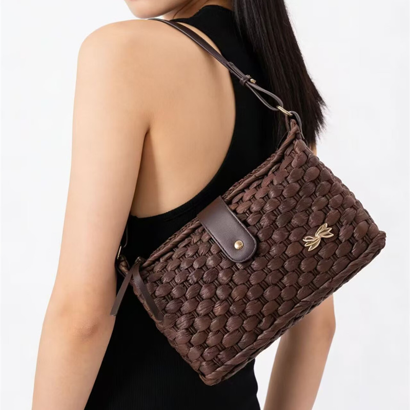 New Arrival Fashion Woven Crossbody Bag – Trendy Straw Shoulder Purse with Versatile 2-in-1 Strap, A Lightweight Summer Essential for Vacation, Commute & Everyday Style